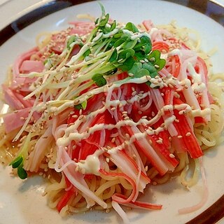 ハムとかにかまとかいわれ大根の冷やしラーメン♬